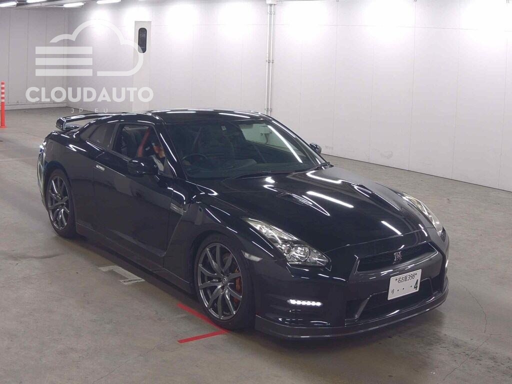 2011 NISSAN GT-R