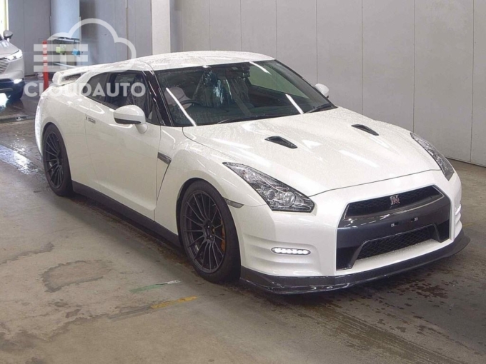 2012 NISSAN  GT-R